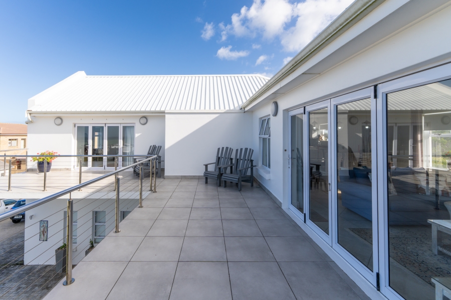 4 Bedroom Property for Sale in Oceanview Heights Western Cape